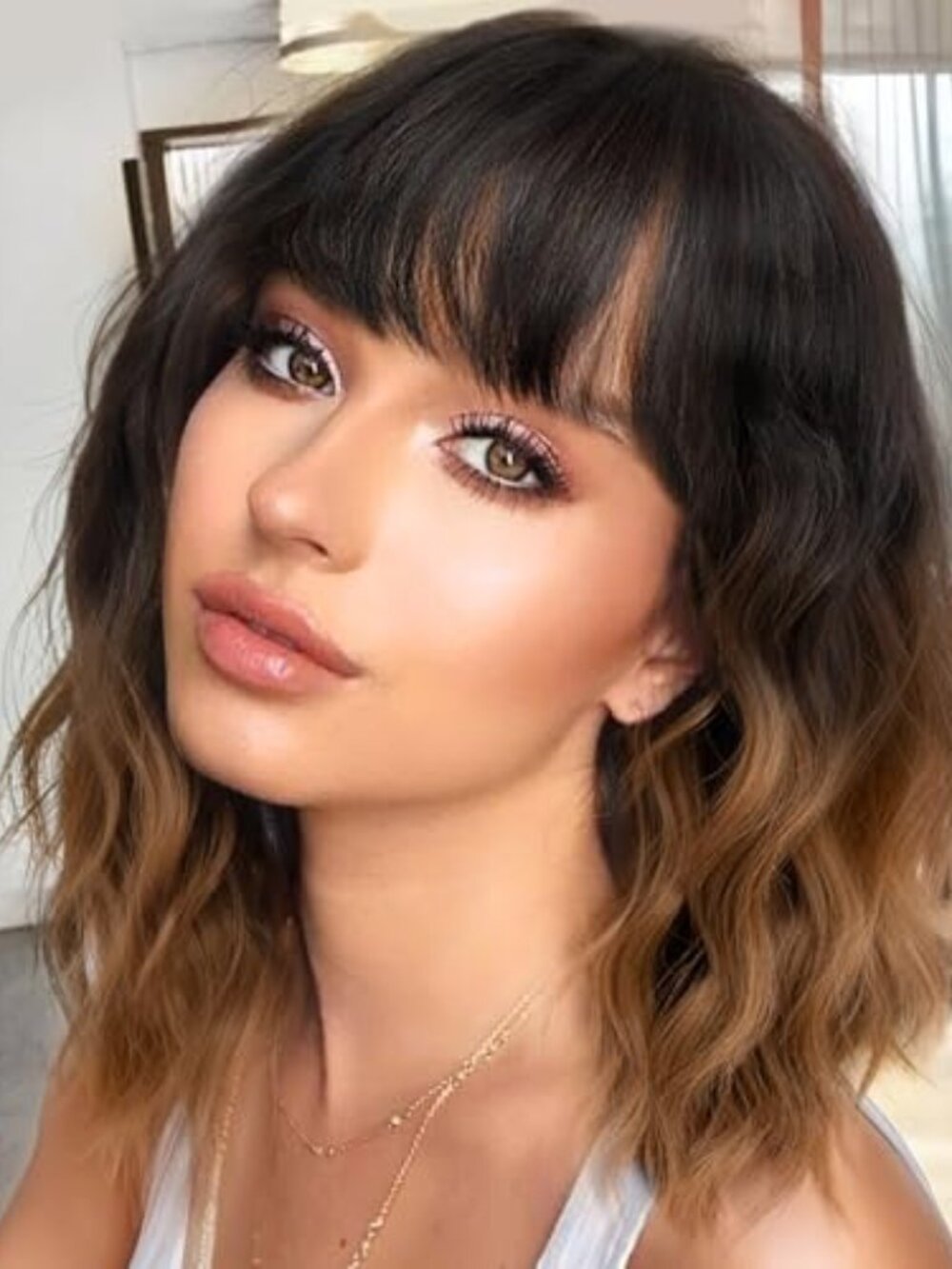 Short Wavy Wig with Bangs for Women Shoulder Length Bob Curly Women's Charming